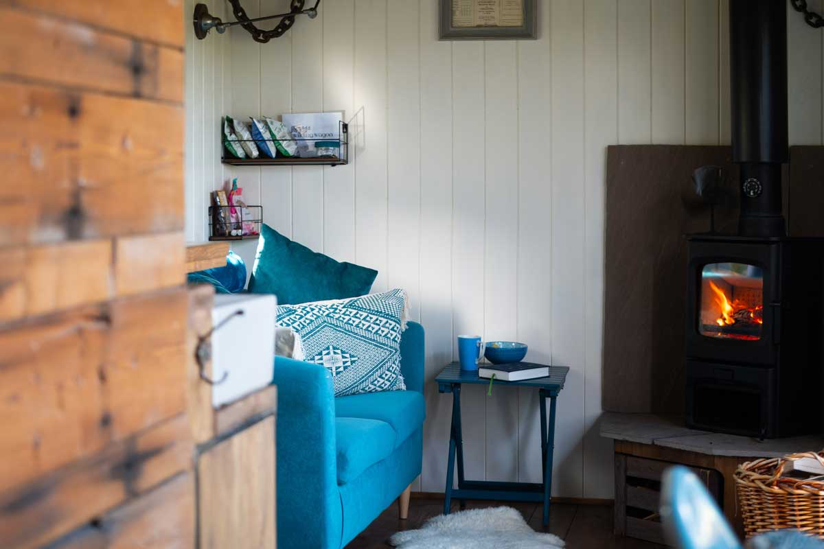 Amazing cabin space, log burner and outdoor bath. Cosy whatever the weather