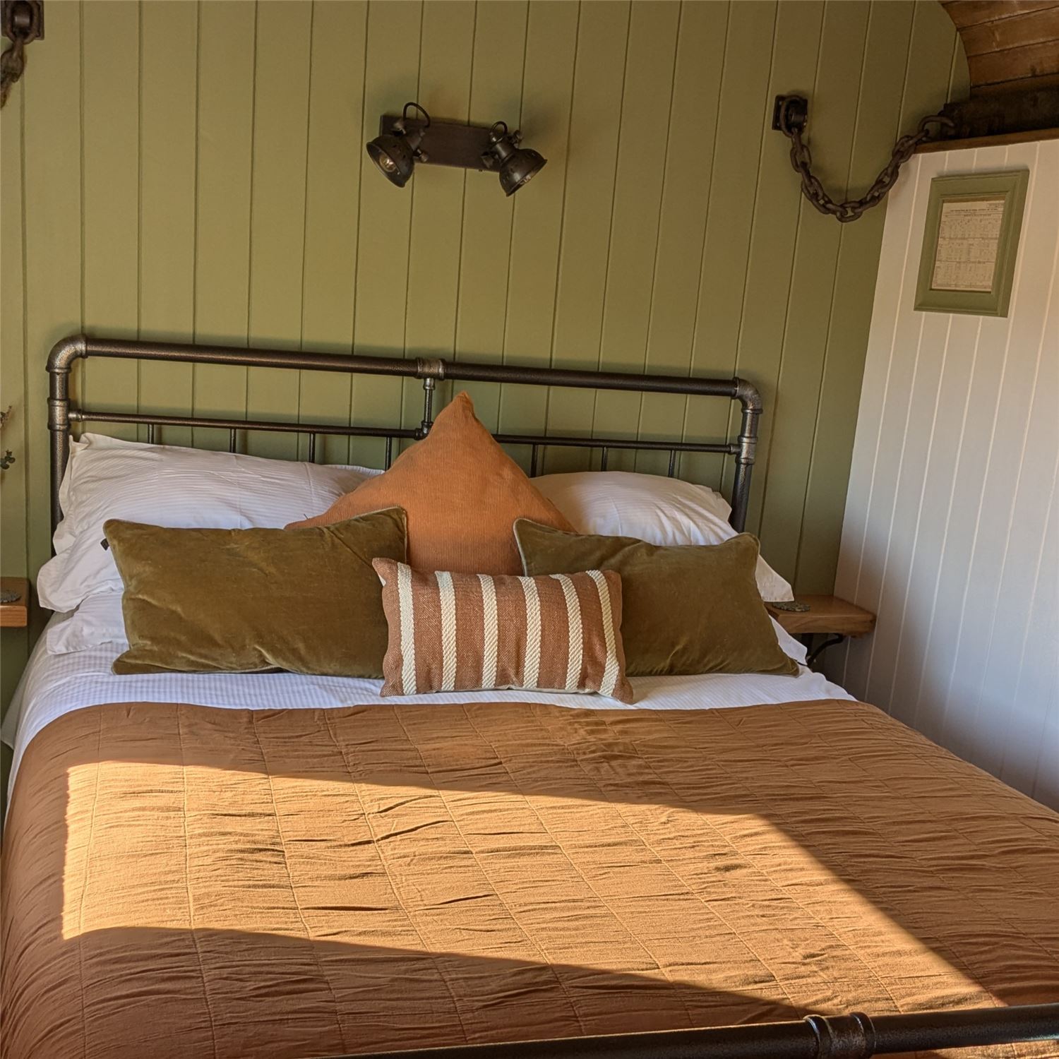 A super comfortable (according to our guests) king sized bed with all linen provided