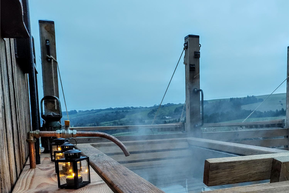 Relax in an outdoor bath on the Herefordshire border