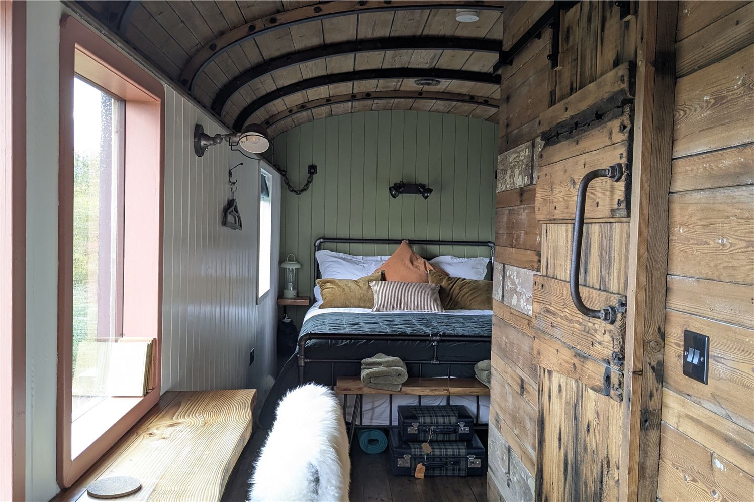 Luxury interior furnishings, original pitch pine features